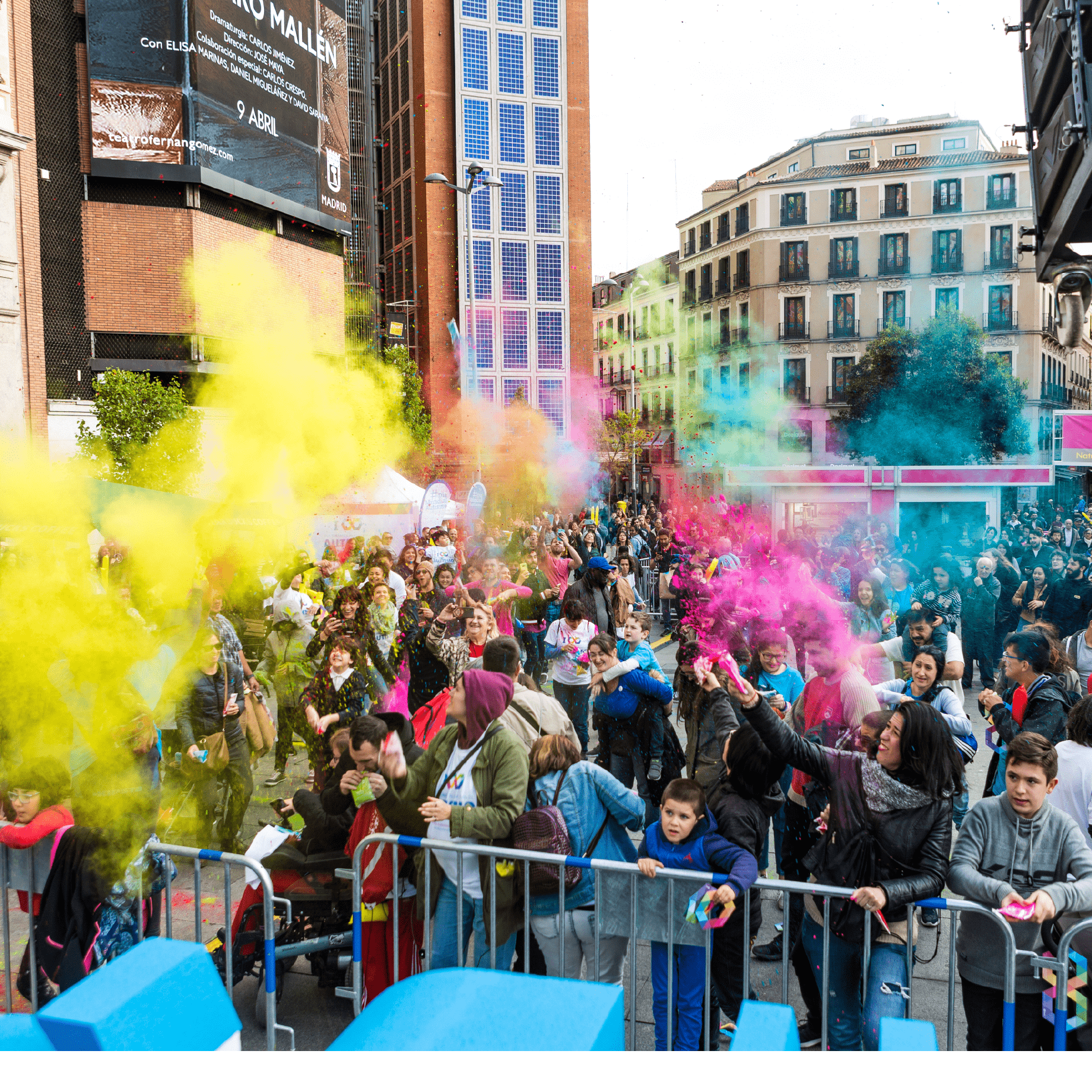 Foto de un evento organizado por Autismo España en la Plaza de Callao de Madrid